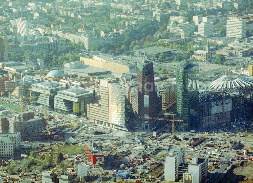 Aerial photograph Berlin - Tiergarten - Fast fertiges Emsemble der Büro- und Geschäftshäuser am Potsdamer Platz.