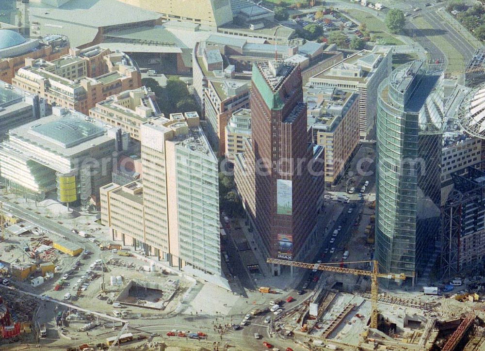 Aerial photograph Berlin - Tiergarten - Fast fertiges Emsemble der Büro- und Geschäftshäuser am Potsdamer Platz.