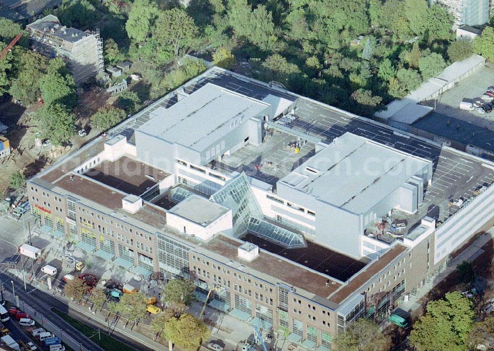 Berlin - Pankow from the bird's eye view: Fast fertiges Rathauscenter am Rathaus in Berlin - Pankow der FUNDUS-Gruppe in Köln.