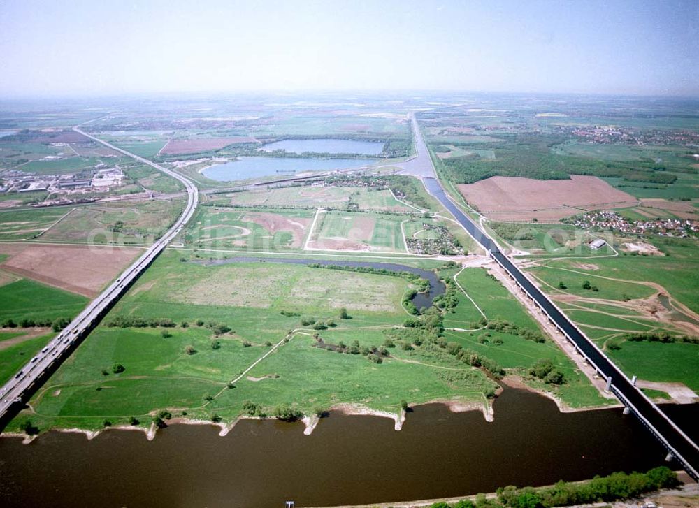 Aerial image Hohenwarthe / Sachsen - Anhalt - Fast fertiges Wasserstraßenkreuz Magdeburg am Bereich der gefluteten Trogbrücke zwischen dem Mittellandkanal und dem Elbe-Havel-Kanal über der Elbe bei Hohenwarthe nördlich von Magdeburg in Sachsen-Anhalt.