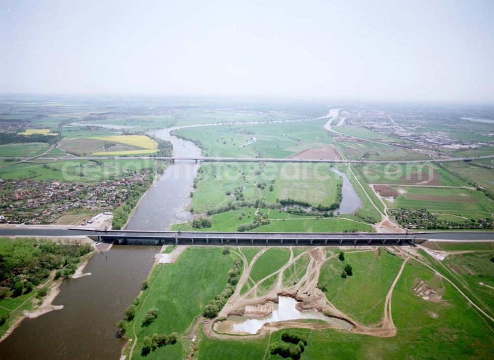 Hohenwarthe / Sachsen - Anhalt from the bird's eye view: Fast fertiges Wasserstraßenkreuz Magdeburg am Bereich der gefluteten Trogbrücke zwischen dem Mittellandkanal und dem Elbe-Havel-Kanal über der Elbe bei Hohenwarthe nördlich von Magdeburg in Sachsen-Anhalt.