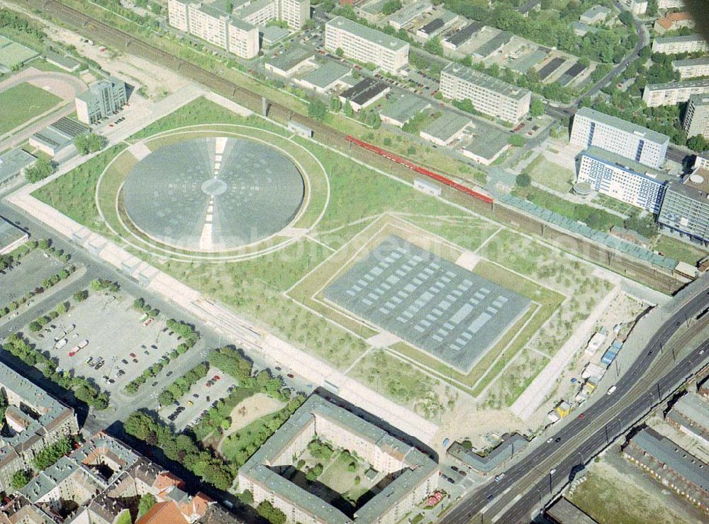 Aerial photograph Berlin - Friedrichshain - Fast fertiggestellter Sport- und Freizeitkomplex der OSB-Sportstätten GmbH an der Landsberger Allee in Berlin - Friedrichshain.