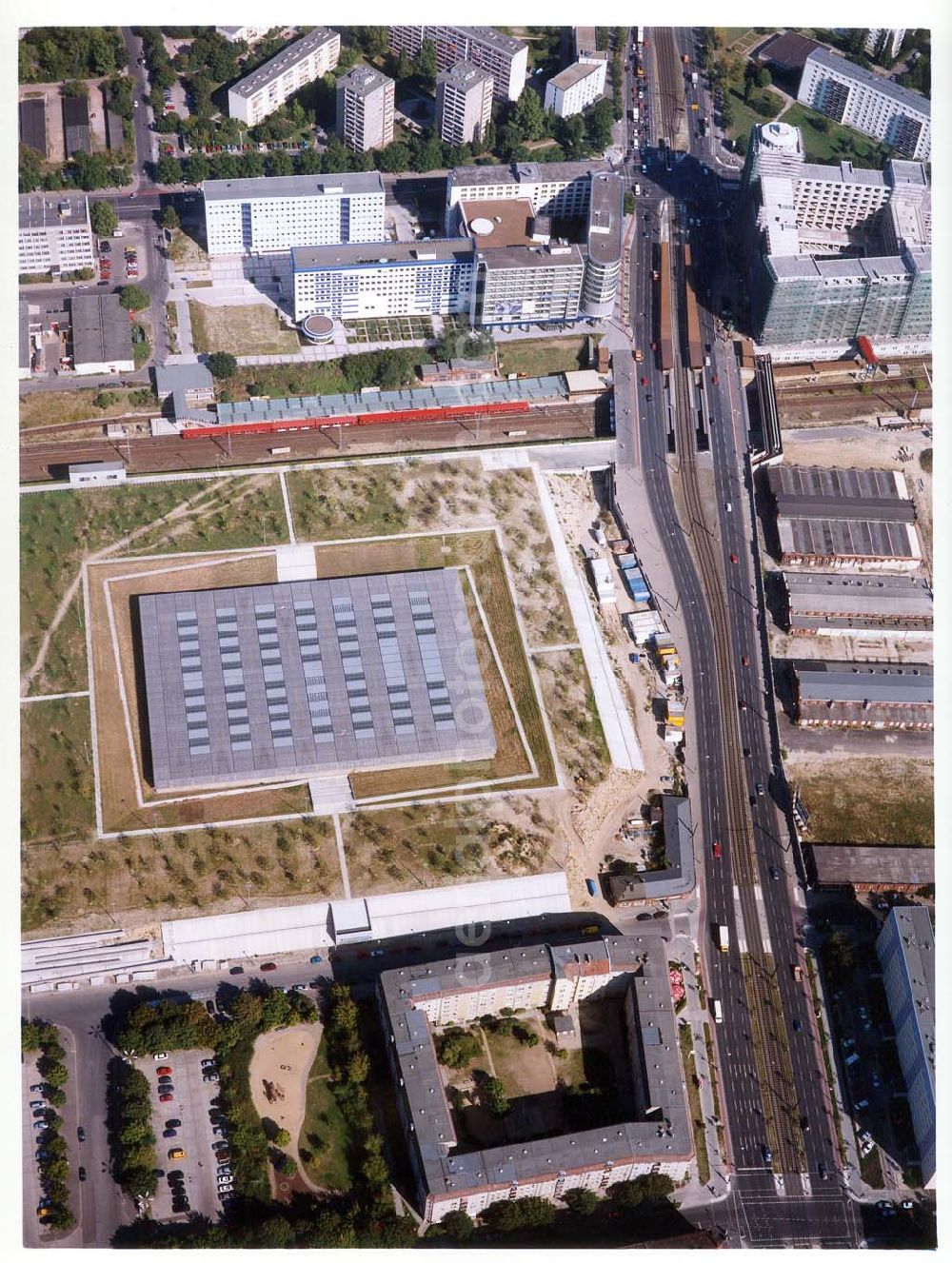 Aerial photograph Berlin - Friedrichshain - Fast fertiggestellter Sport- und Freizeitkomplex der OSB-Sportstätten GmbH an der Landsberger Allee in Berlin - Friedrichshain.