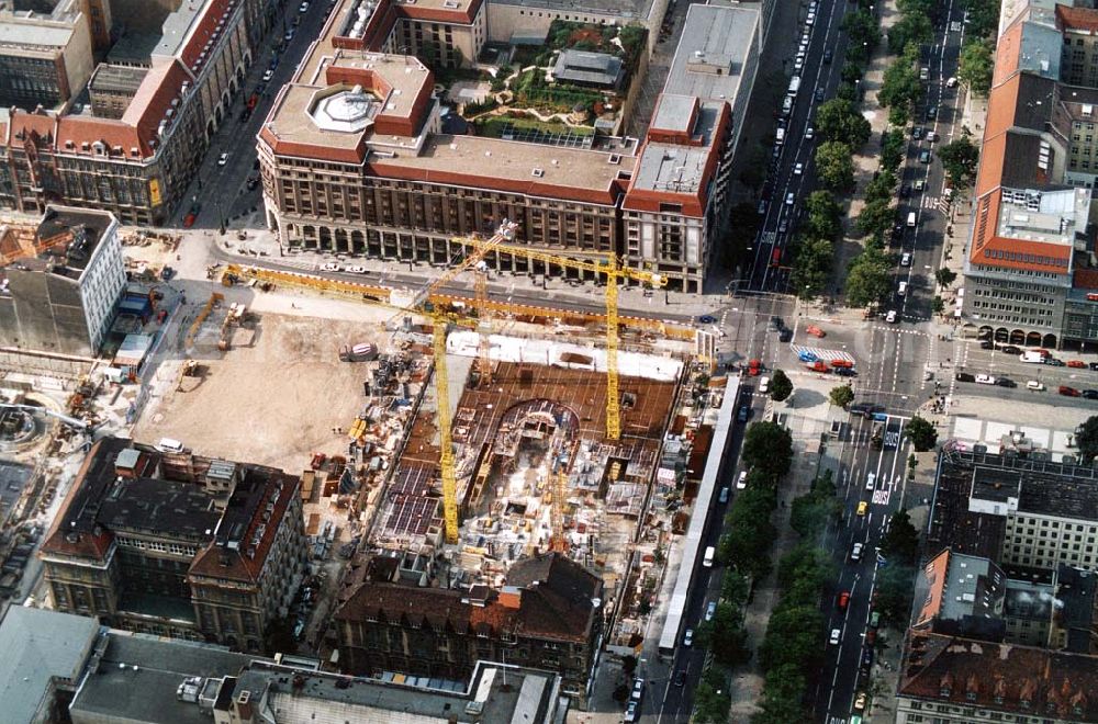 Berlin from the bird's eye view: Fast fertiggestelltes neues Lindencorso Unter den Linden in Berlin - Mitte.