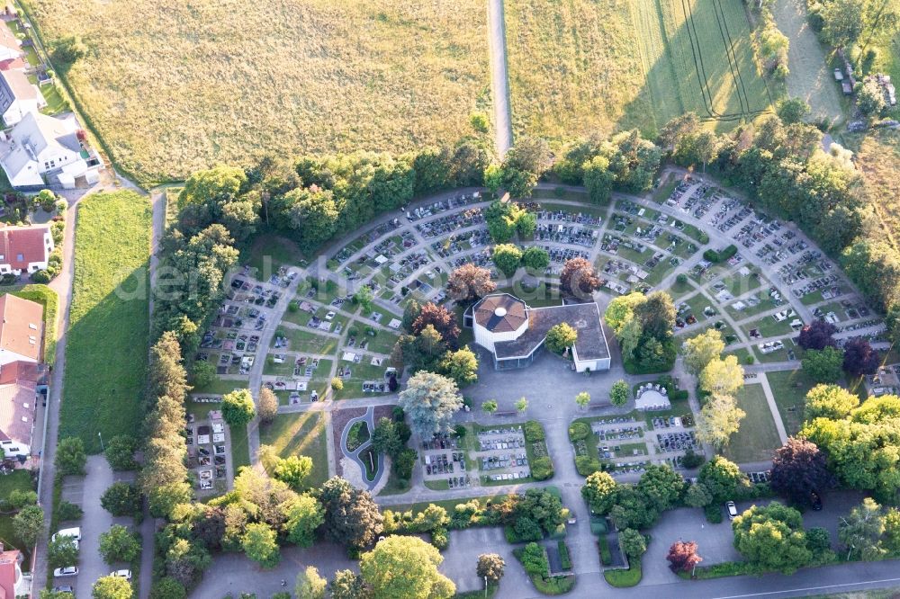 Aerial photograph Karlsdorf - Grave rows on the grounds of the cemetery Karlsdorf in Karlsdorf in the state Baden-Wurttemberg, Germany