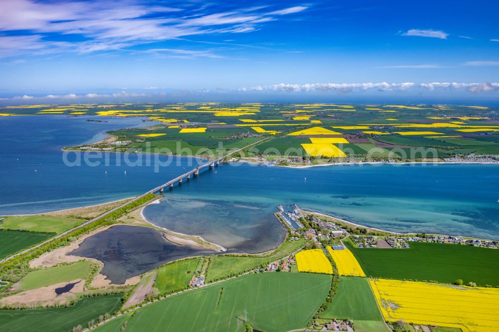 Aerial photograph Fehmarn - Construction of the pier Fehmarnsundbruecke over the water surface of the Fehmarnsund of the Baltic Sea on the E47 road in Fehmarn on the island of Fehmarn in the federal state of Schleswig-Holstein, Germany