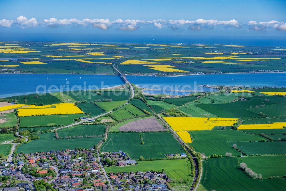 Aerial photograph Fehmarn - Construction of the pier Fehmarnsundbruecke over the water surface of the Fehmarnsund of the Baltic Sea on the E47 road in Fehmarn on the island of Fehmarn in the federal state of Schleswig-Holstein, Germany