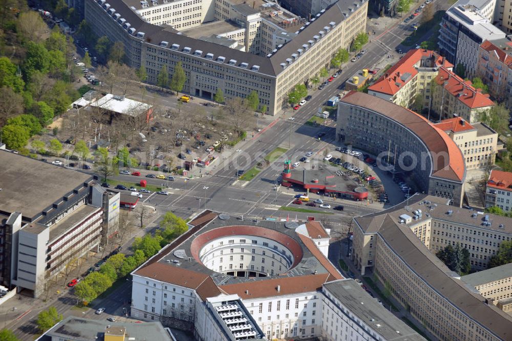 Aerial photograph Berlin - Der Verkehrsknotenpunkt, Fehrbelliner Platz in Berlin-Wilmersdorf. Communications junction, Fehrbelliner Platz in the Berlin district Wilmersdorf.