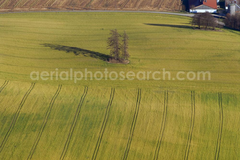 Aerial photograph Aichach / OT Gallenbach - Blick auf ein Feld nahe dem Herrenhaus Windten bei Aichach. Aichach ist die Kreisstadt des schwäbischen Landkreises Aichach-Friedberg.