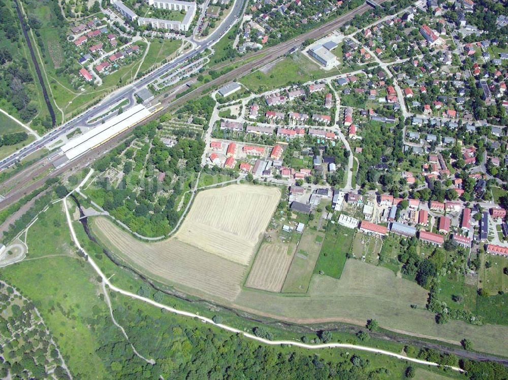 Berlin from the bird's eye view: Blick auf Kaulsdorf. Im Vordergrund ist der Wohnsiedlungsneubau der PREMIER-Deutschland GmbH, an der Dorfstr. Am Alten Dorfanger in Berlin-Kaulsdorf zu sehen