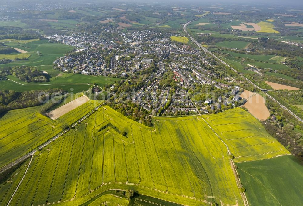 Aerial image Erkrath - Field landscape yellow flowering rapeseed flowers in Erkrath in the state North Rhine-Westphalia