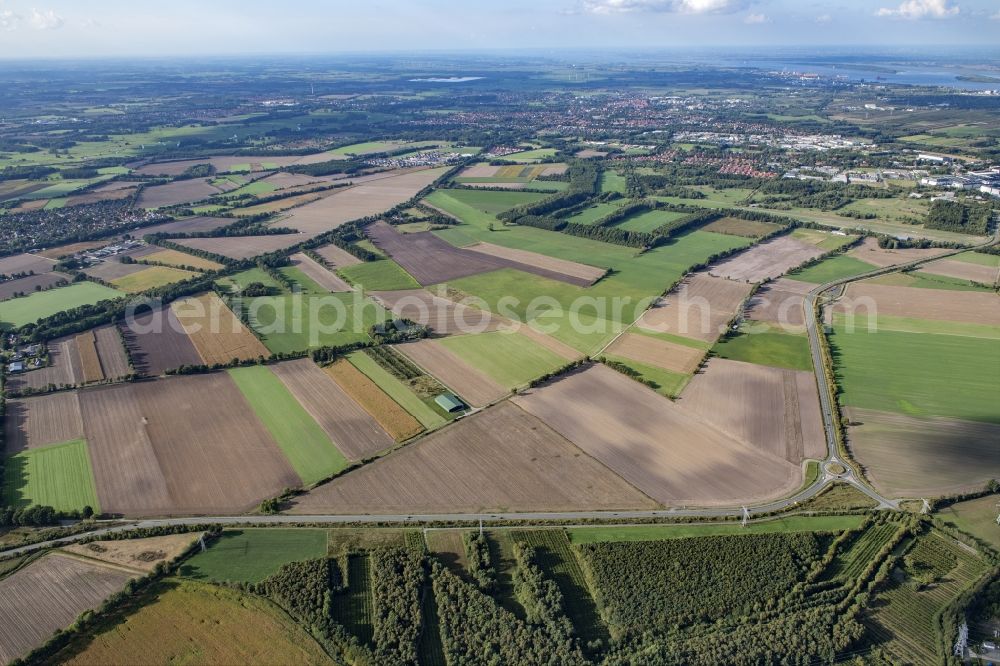 Stade from the bird's eye view: Agricultural fields as planning area and development area fuer den Surfpark Stade in Agathenburg in the state Lower Saxony, Germany