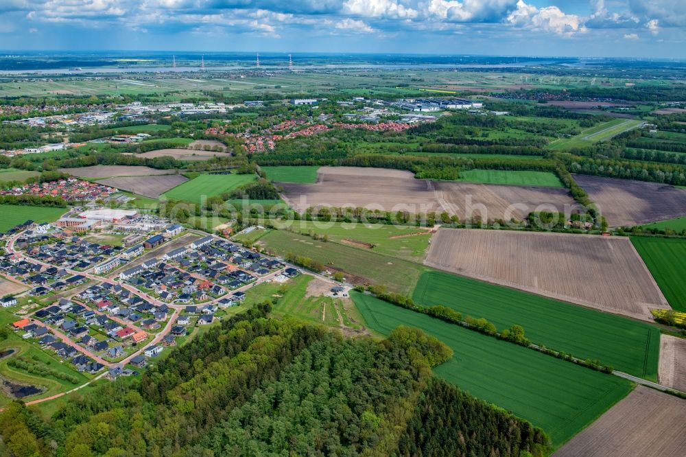 Aerial photograph Stade - Agricultural fields as planning area and development area Neubaugebiet Riensfoerde in Stade in the state Lower Saxony, Germany