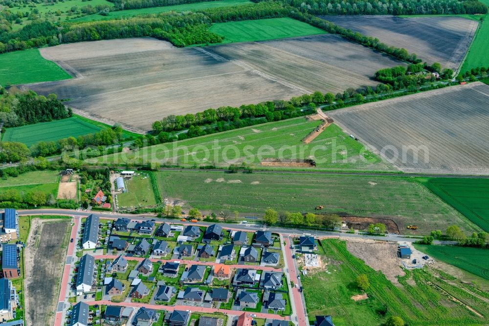 Stade from the bird's eye view: Agricultural fields as planning area and development area Neubaugebiet Riensfoerde in Stade in the state Lower Saxony, Germany