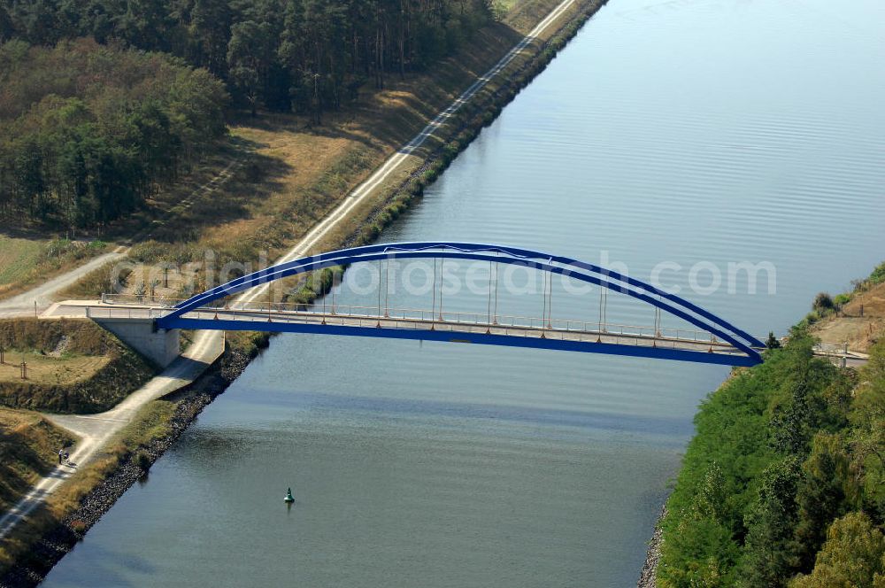 Burg from the bird's eye view: Blick auf die Feldwegbrücke Schartau Detershagen. Die Brücke wurde im Jahr 2005 erbaut und überführt den Elbe-Havel-Kanal