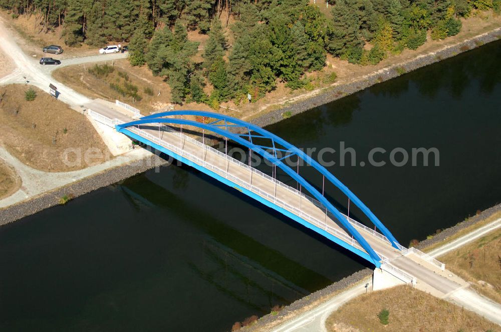 Aerial photograph Detershagen - Blick auf die Feldwegbrücke Schartau Detershagen. Die Brücke wurde im Jahr 2005 erbaut und überführt den Elbe-Havel-Kanal bei km 330,062. Ein Projekt des WSV: Wasserstraßen-Neubauamt Magdeburg, 39106 Magdeburg, Tel. +49(0)391 535-0, email: wna-magdeburg@wsv.bund.de