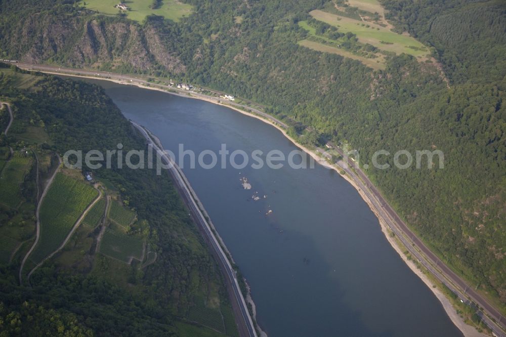 Aerial photograph Sankt Goarshausen - Rocks in the river course of the Rhine near Sankt Goarshausen in the state of Rhineland-Palatinate, Germany, a dangerous constriction