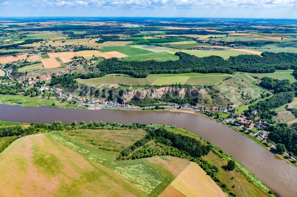 Aerial photograph Seusslitz - Rock Coastline on the cliffs Elbe in Seusslitz in the state Saxony, Germany