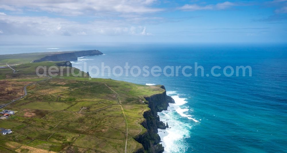 Moher from above - Rock Coastline on the cliffs Klippen von Moher in Moher in Clare, Ireland