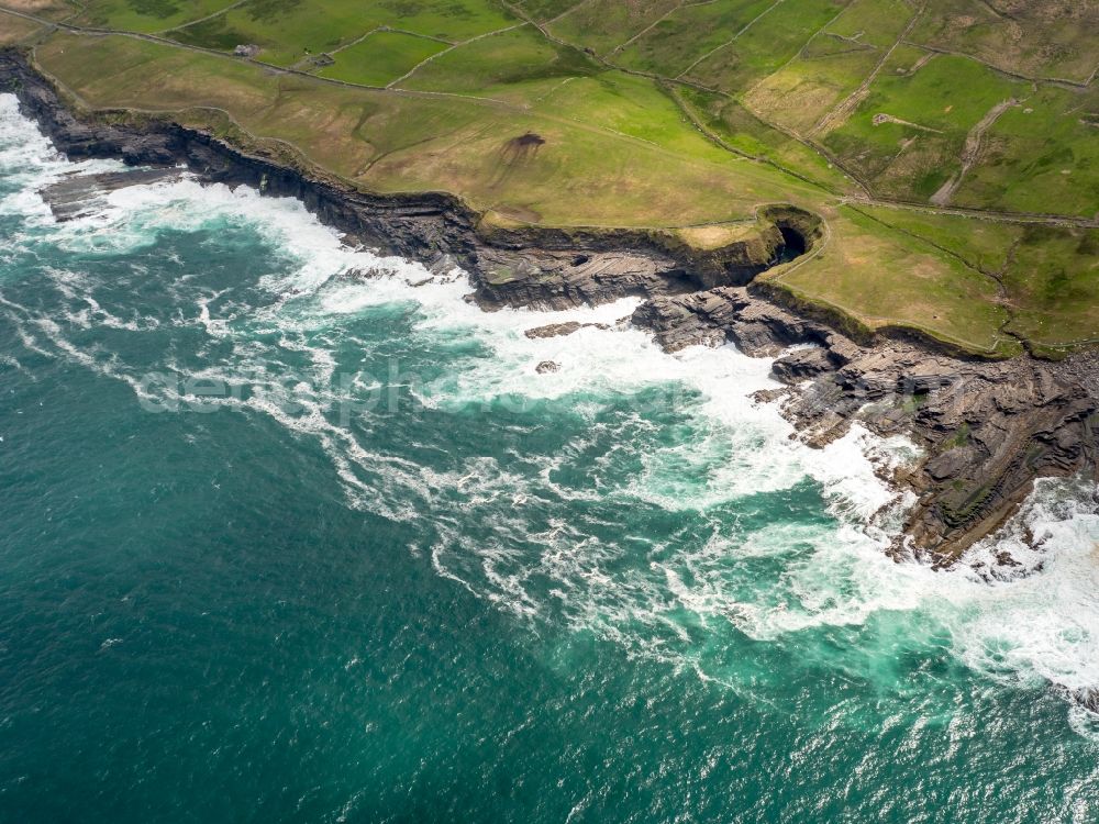 Moher from the bird's eye view: Rock Coastline on the cliffs Klippen von Moher in Moher in Clare, Ireland