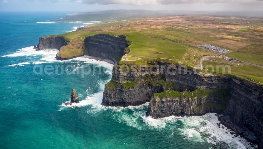 Moher from above - Rock Coastline on the cliffs Klippen von Moher in Moher in Clare, Ireland