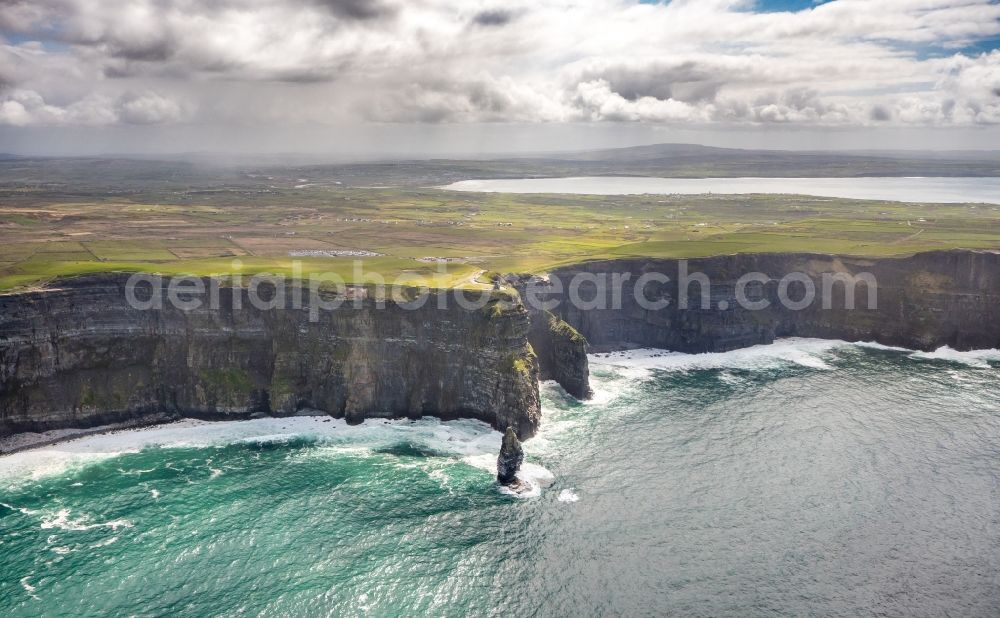 Moher from the bird's eye view: Rock Coastline on the cliffs Klippen von Moher in Moher in Clare, Ireland