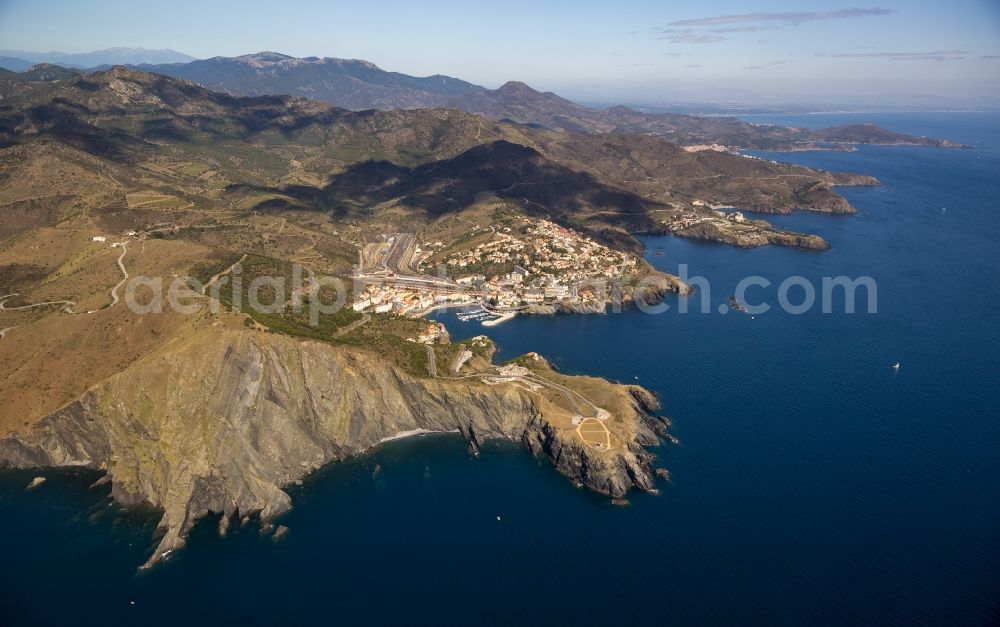 Aerial photograph Cerbère - Rocky cliff on the Mediterranean coast in the course Cerbere in France