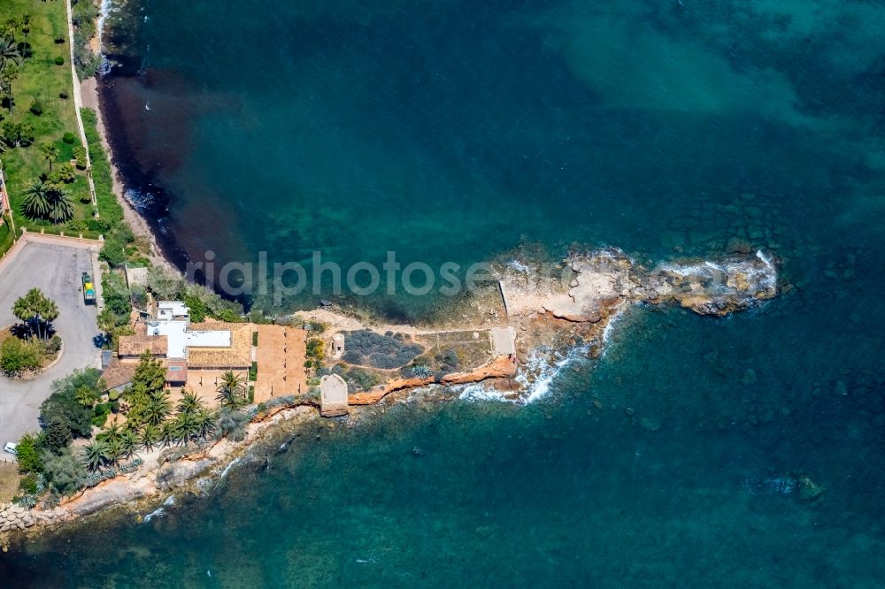 Son Servera from the bird's eye view: Plateau in the water of the peninsula Punta Roja with the restaurant Sa Punta Restaurant in Son Servera in Balearic island of Mallorca, Spain