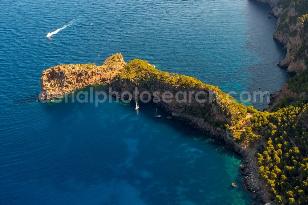 Aerial photograph Deia - Plateau in the water Landzunge Punta de Sa Foradada in Deia in Balearic island of Mallorca, Spain