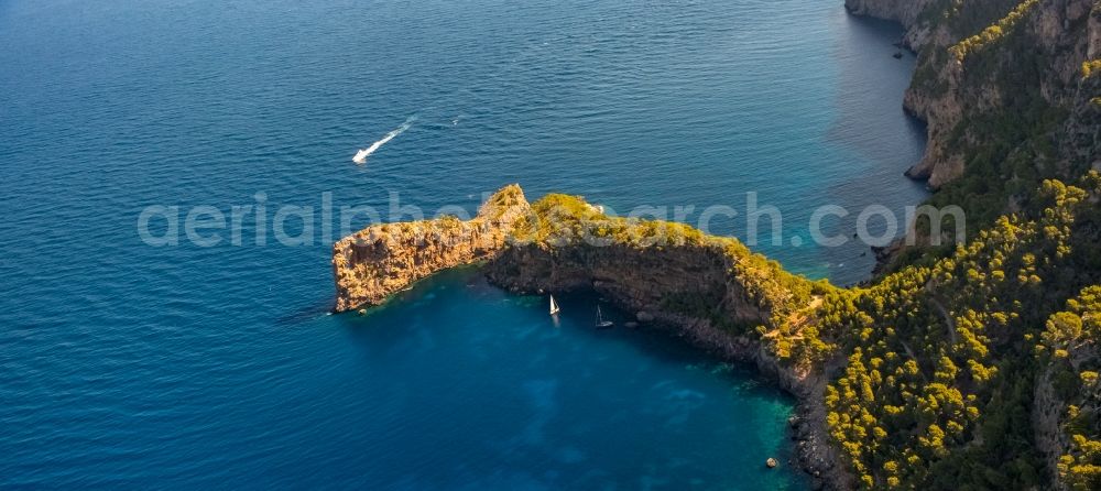 Aerial photograph Deia - Plateau in the water Landzunge Punta de Sa Foradada in Deia in Balearic island of Mallorca, Spain