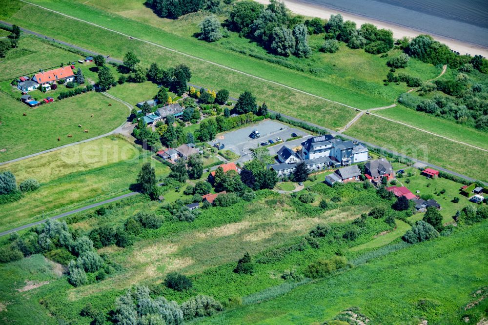 Drochtersen from the bird's eye view: Holiday house plant of the park Elbblick on street Zur Elbaussicht in Drochtersen in the state Lower Saxony, Germany