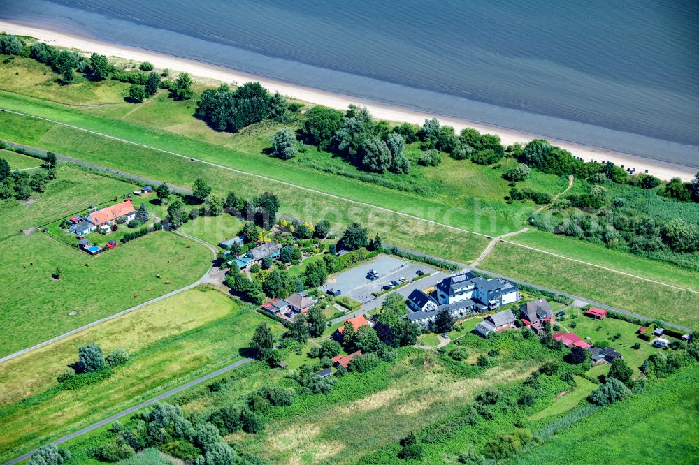 Aerial image Drochtersen - Holiday house plant of the park Elbblick on street Zur Elbaussicht in Drochtersen in the state Lower Saxony, Germany