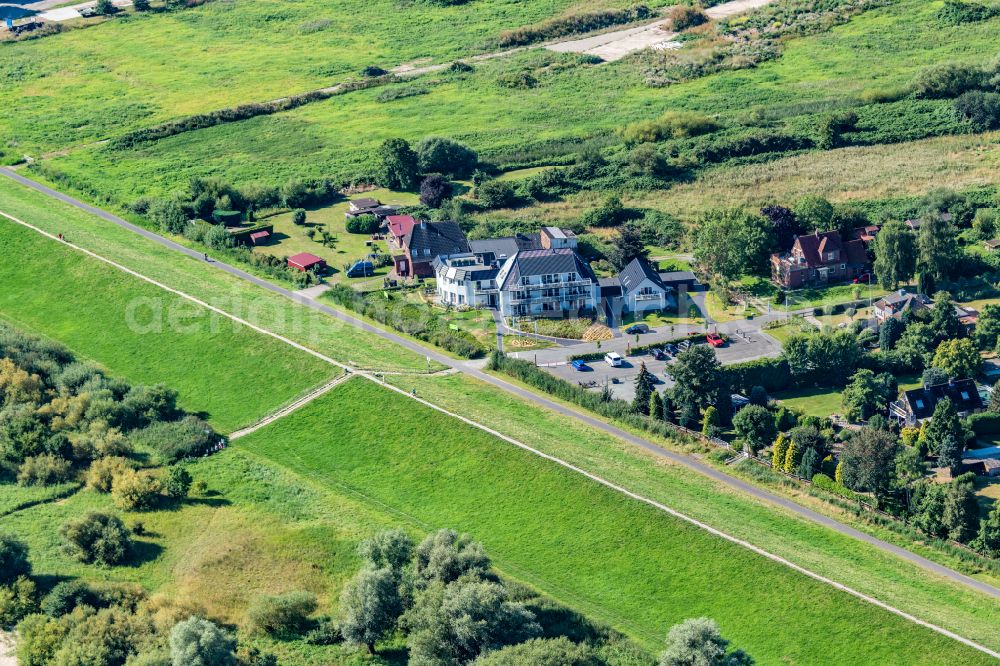 Drochtersen from the bird's eye view: Holiday house plant of the park Elbblick on street Zur Elbaussicht in Drochtersen in the state Lower Saxony, Germany