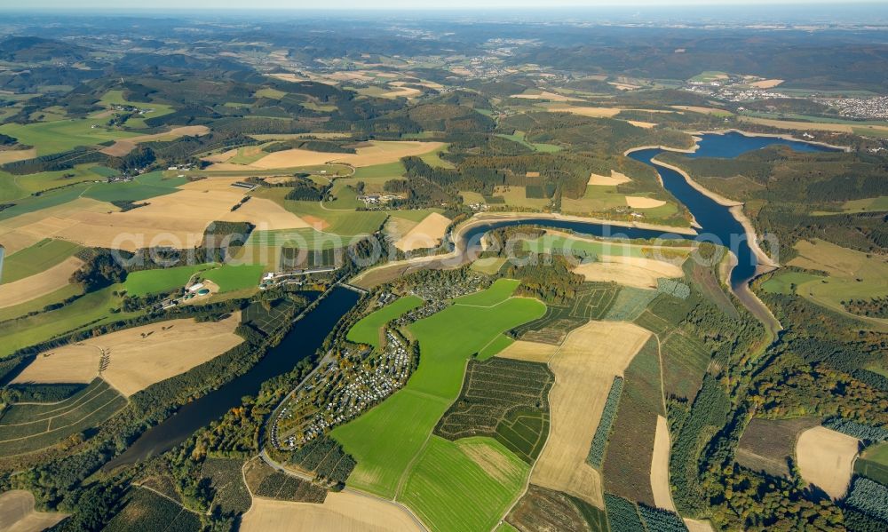 Meschede from the bird's eye view: Holiday house plant of the park Feriendorf Knaus Camping at Hennesee, in Meschede in the state North Rhine-Westphalia