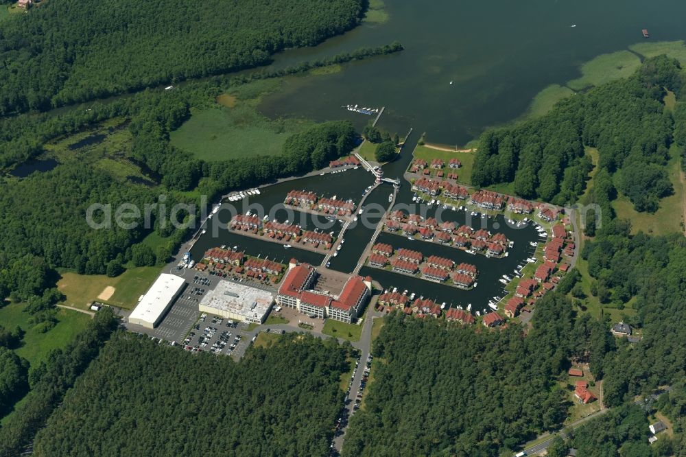 Aerial photograph Rheinsberg - Holiday house plant of the park Ferienhaus Hafendorf Rheinsberg Hafenpromenade in Rheinsberg in the state Brandenburg