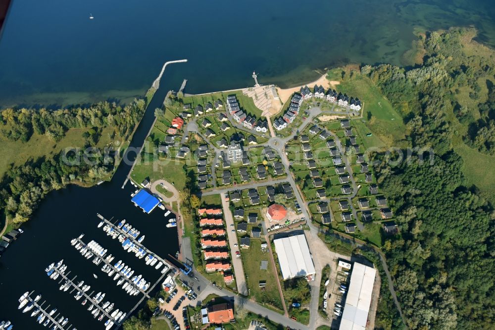 Rechlin from the bird's eye view: Holiday house plant of the park Ferienpark Mueritz Am Hafendorf in the district Hafendorf in Rechlin in the state Mecklenburg - Western Pomerania, Germany