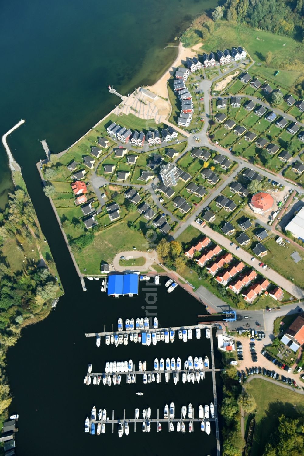 Aerial image Rechlin - Holiday house plant of the park Ferienpark Mueritz Am Hafendorf in the district Hafendorf in Rechlin in the state Mecklenburg - Western Pomerania, Germany