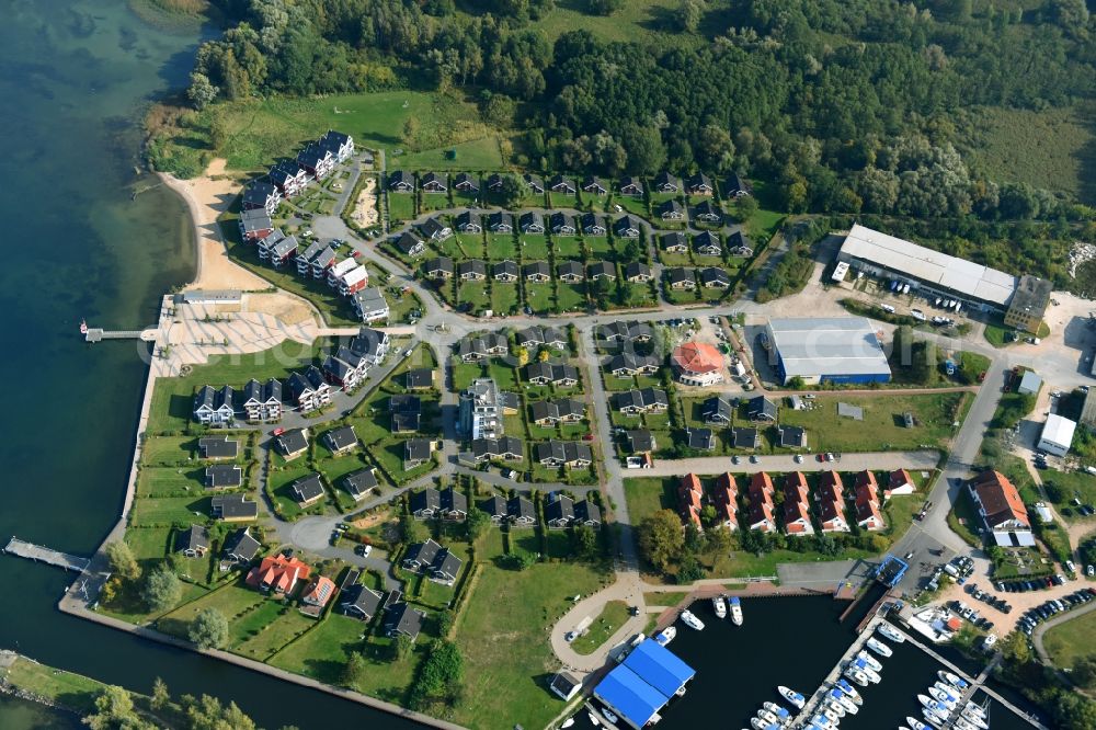 Rechlin from the bird's eye view: Holiday house plant of the park Ferienpark Mueritz Am Hafendorf in the district Hafendorf in Rechlin in the state Mecklenburg - Western Pomerania, Germany