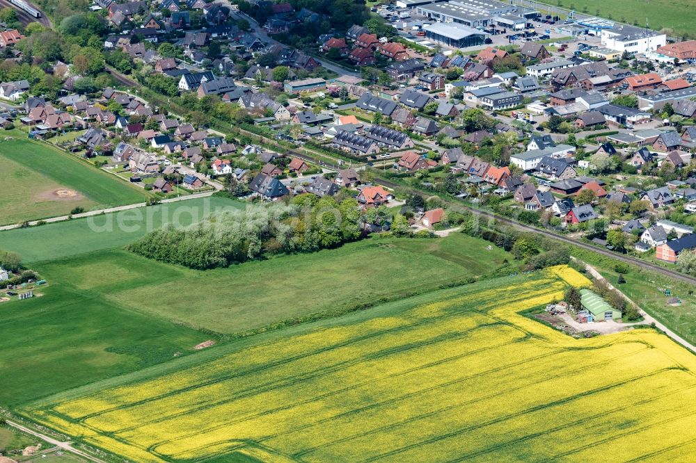 Tinnum from the bird's eye view: Holiday house plant of the park Eibenhof in Tinnum at the island Sylt in the state Schleswig-Holstein, Germany