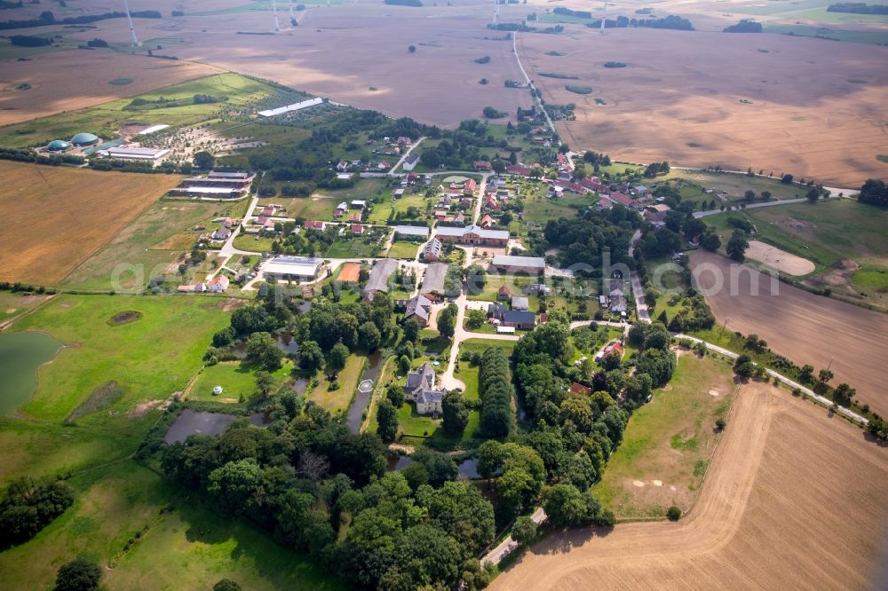 Aerial photograph Walkendorf - Holiday house plant of the park FerienGut Dalwitz including holiday flats, riding school and restaurant in Walkendorf in the state Mecklenburg - Western Pomerania