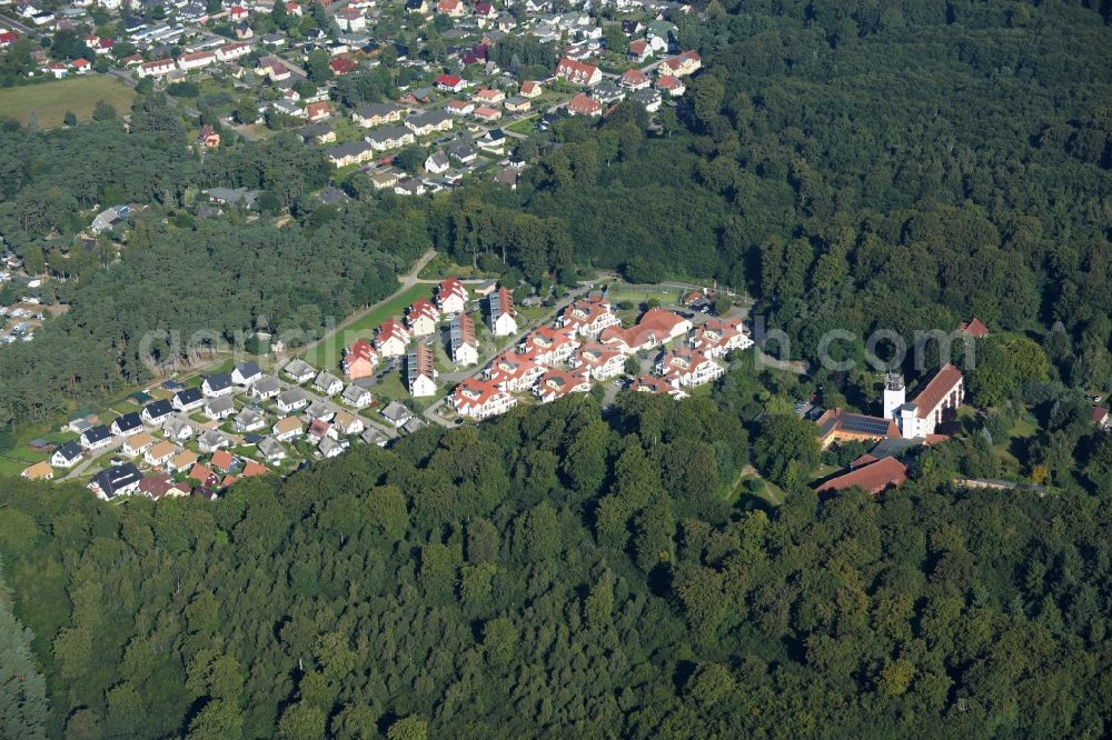 Koserow from the bird's eye view: Holiday house plant of the park Vineta Ferienpark Usedom in the district Koelpinsee in Koserow in the state Mecklenburg - Western Pomerania