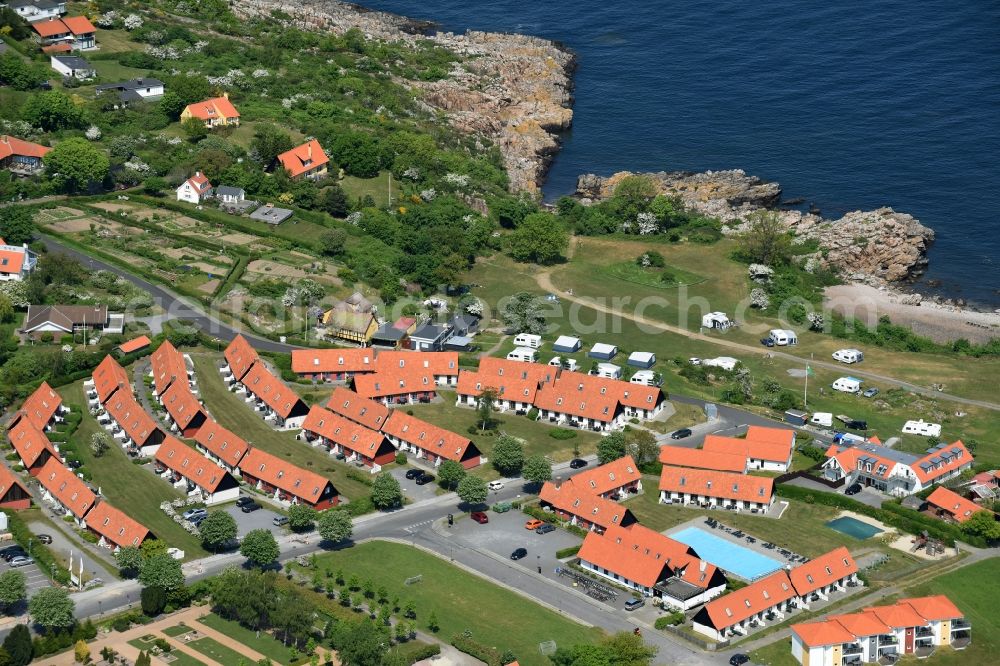 Aerial photograph Gudhjem - Holiday house plant of the park Gudhjem Feriepark on Lille Jernkaasvej in Gudhjem in Region Hovedstaden, Denmark