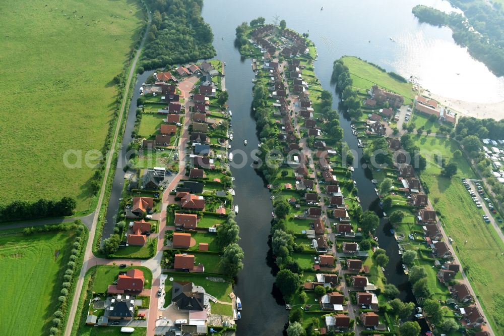 Aerial image Großefehn - Holiday house plant of the park at the lake timmeler sea with a bathing beach and meadows in Grossefehn in the state Lower Saxony