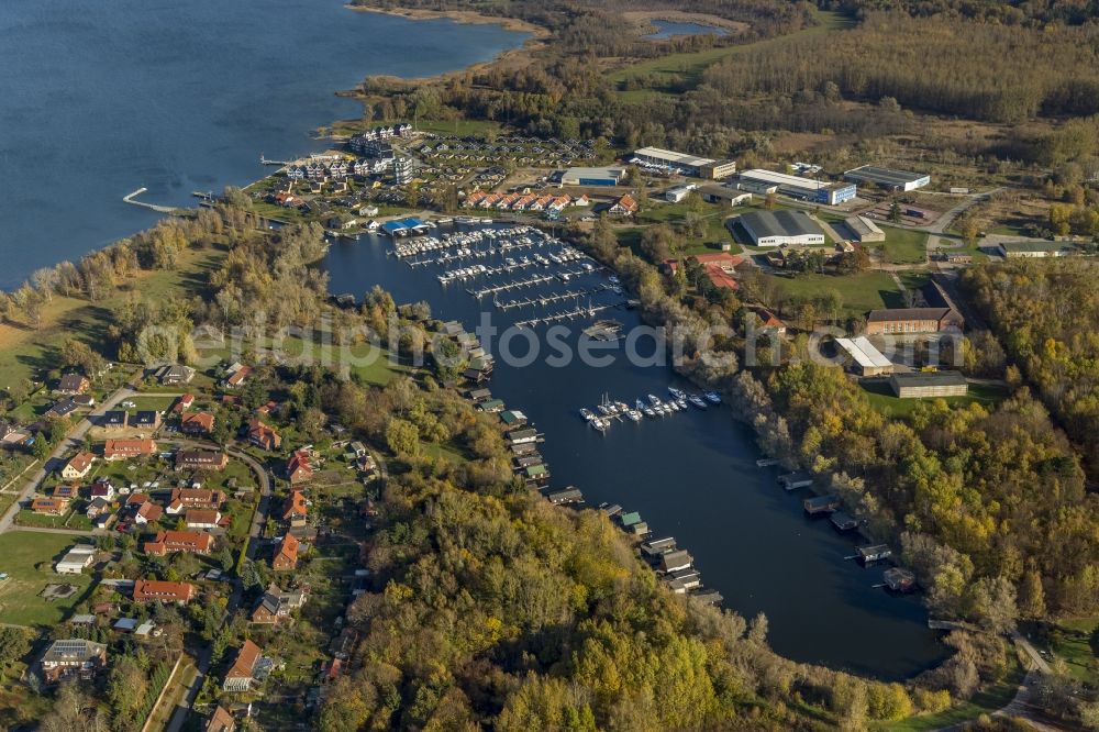 Aerial photograph Rechlin - Holiday House Park on the harbor village located between the shore of Lake Müritz and the Claassee in Rechlin in Mecklenburg - Western Pomerania