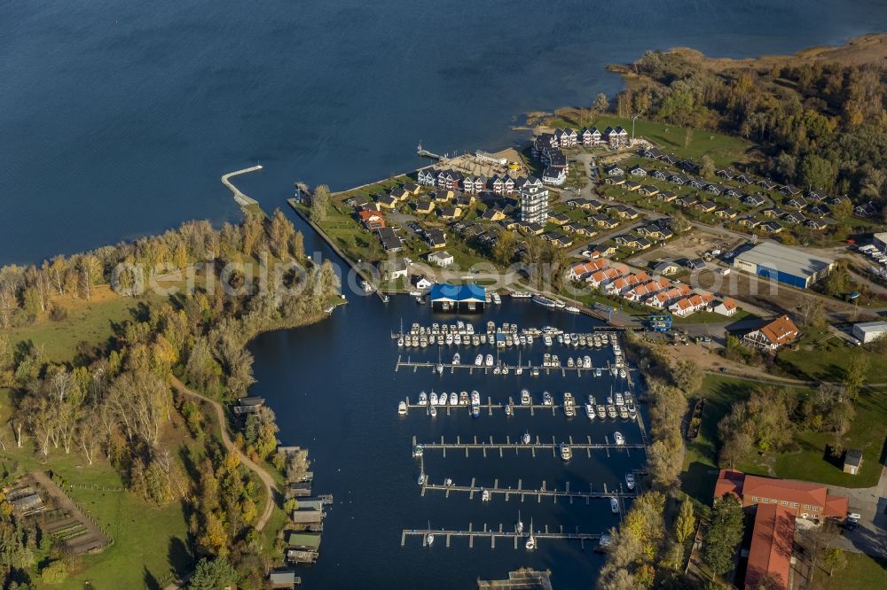 Rechlin from the bird's eye view: Holiday House Park on the harbor village located between the shore of Lake Müritz and the Claassee in Rechlin in Mecklenburg - Western Pomerania