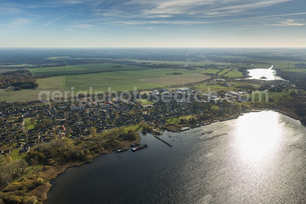 Rechlin from the bird's eye view: Holiday House Park on the harbor village located between the shore of Lake Müritz and the Claassee in Rechlin in Mecklenburg - Western Pomerania