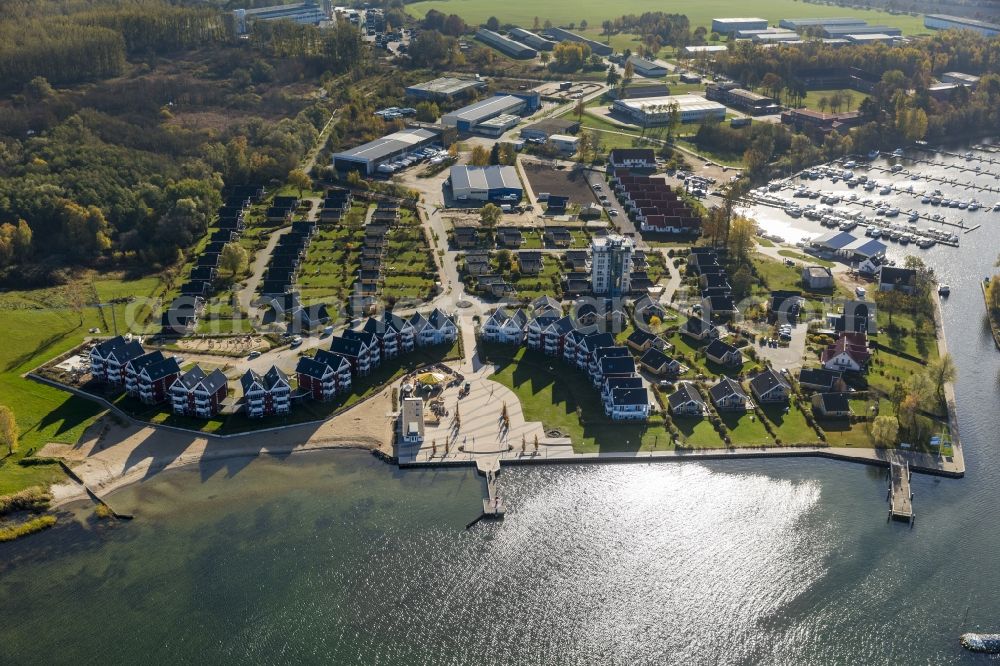 Rechlin from the bird's eye view: Holiday House Park on the harbor village located between the shore of Lake Müritz and the Claassee in Rechlin in Mecklenburg - Western Pomerania