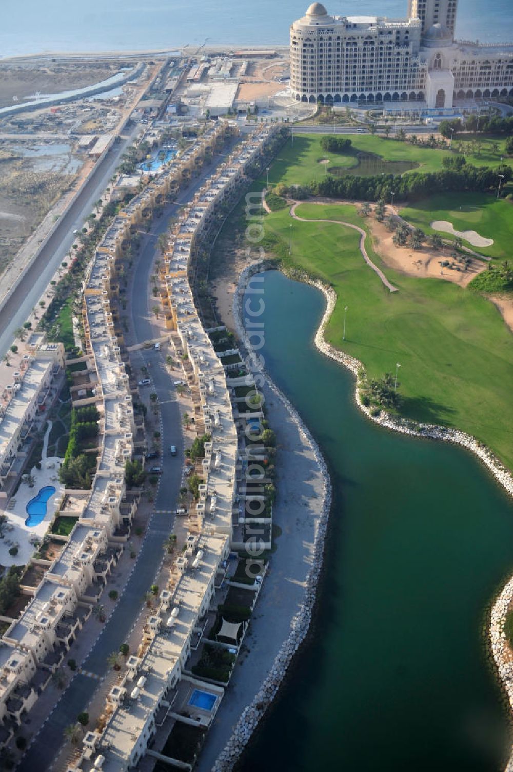 Aerial photograph Ras Al Khaimah - Settlement of leisure residences near the Al Hamra Golf Club in the arab emirate Ras Al Khaimah. The leisure residences are part of the Al Hamra Village Project, the second largest construction project of Ras Al Khaimah. The project is realized by the state-owned company Al Hamra Real Estate