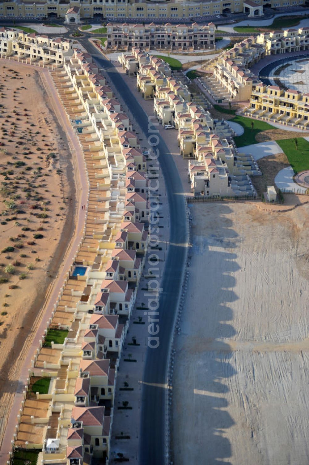 Ras Al Khaimah from the bird's eye view: Settlement of Town House Type A in the arab emirate Ras Al Khaimah. The leisure residences are part of the Al Hamra Village Project, the second largest construction project of Ras Al Khaimah. The project is realized by the state-owned company Al Hamra Real Estate