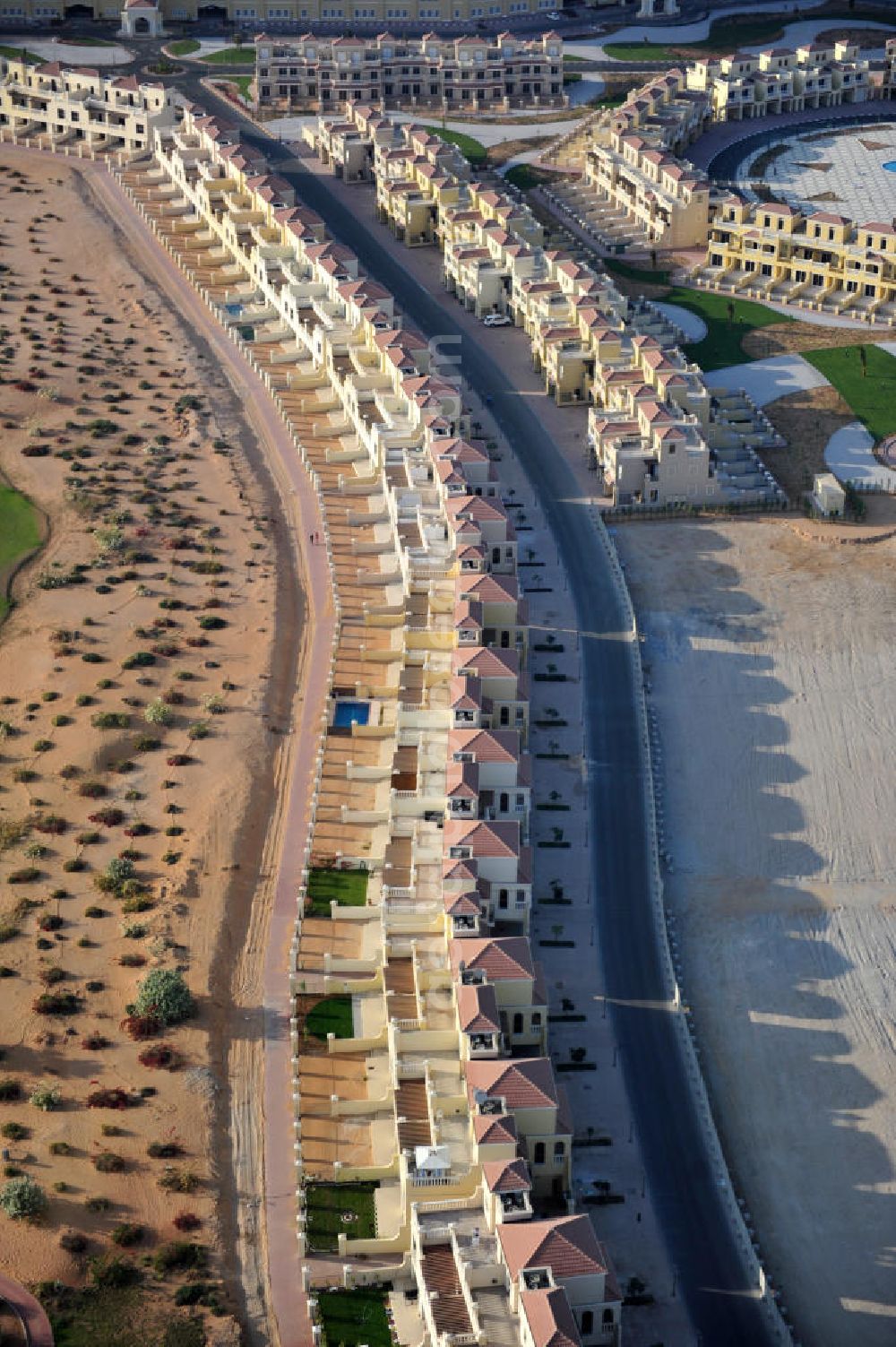 Aerial image Ras Al Khaimah - Settlement of Town House Type A in the arab emirate Ras Al Khaimah. The leisure residences are part of the Al Hamra Village Project, the second largest construction project of Ras Al Khaimah. The project is realized by the state-owned company Al Hamra Real Estate